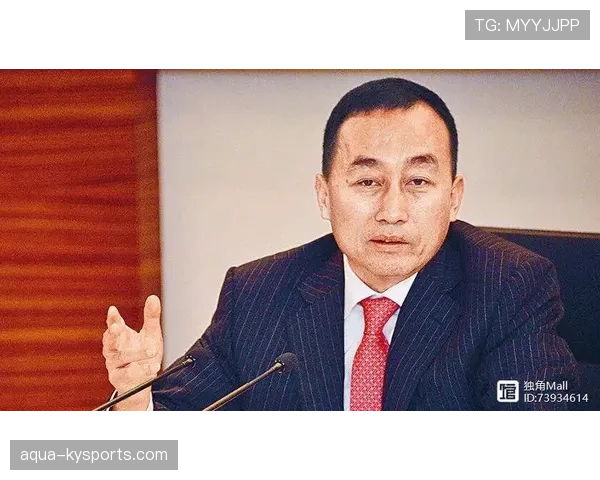 吴向东平时低调训练场上秒变土豪，穿着秒杀隔壁富豪圈了！